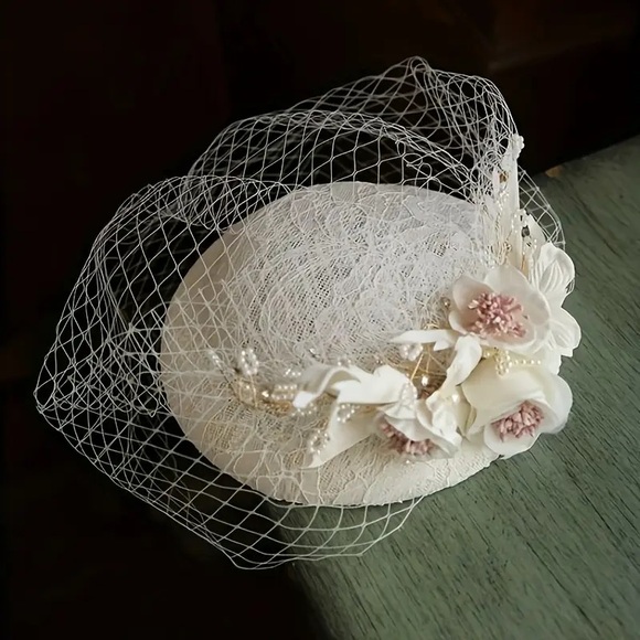 Wedding Fascinator Vintage Style w Birdcage Veil & Floral Accents - Picture 4 of 4